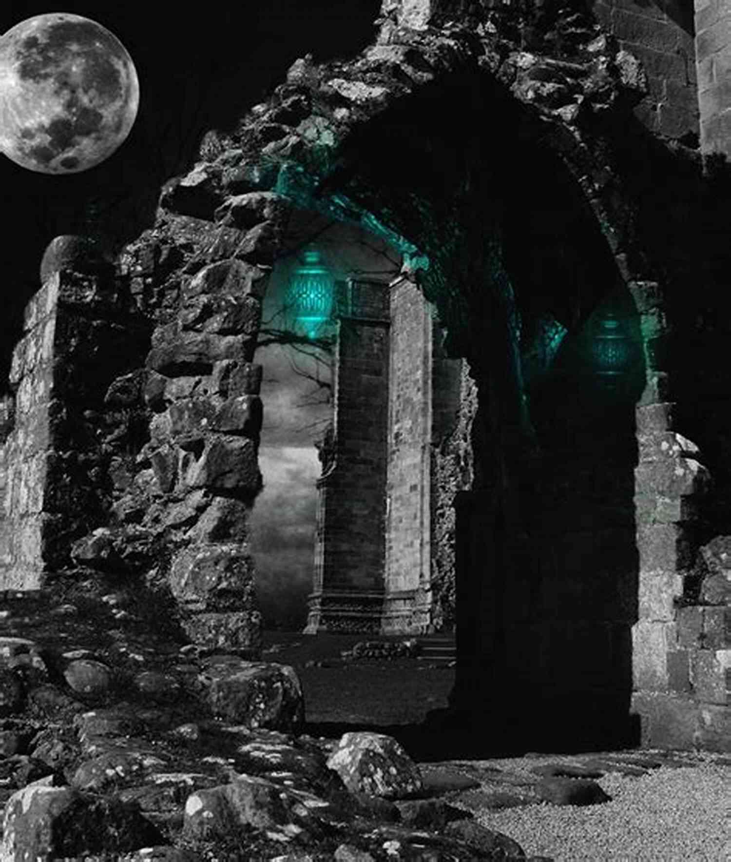 A Mysterious Setting In Save The Queen: The Jamie Austen Thrillers Save The Queen (THE JAMIE AUSTEN THRILLERS 4)