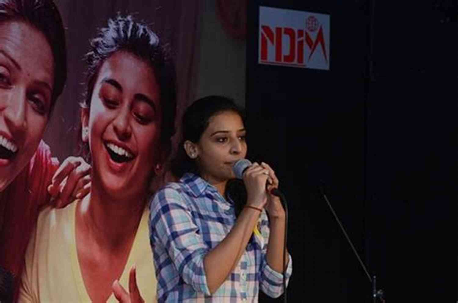 Mona Liza Santos: A Rising Star With An Enthralling Voice E TORNEREMO A CANTARE Mona Liza Santos
